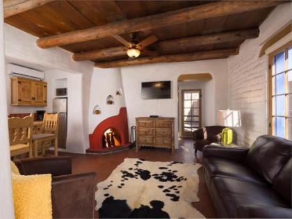 1 Bedroom   5 min. Walk to Canyon Rd.   Besos